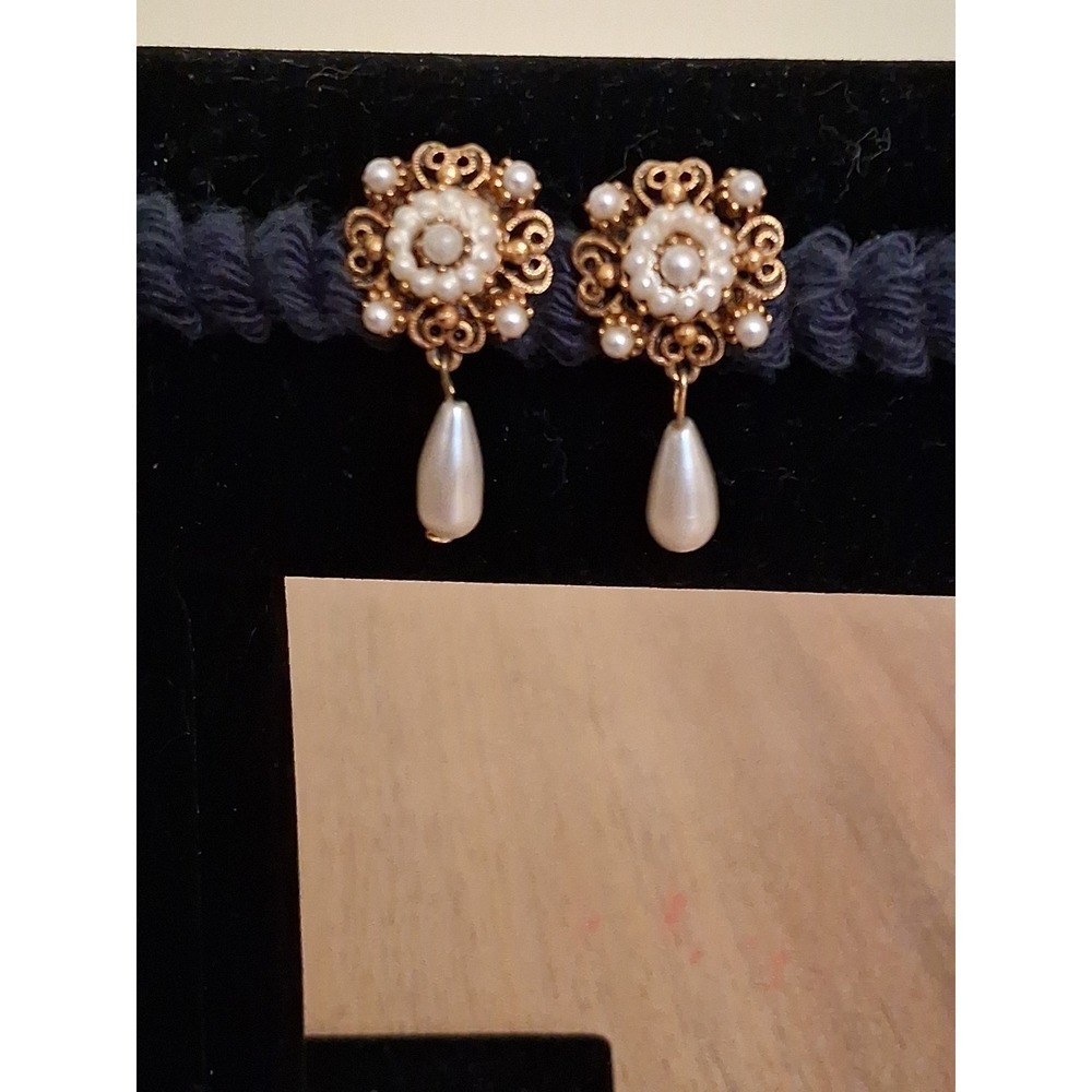 Vtg Florenza  Clip-On Earrings Faux Pearl Gold Tone.  Victorian Style. - Picture 3 of 5
